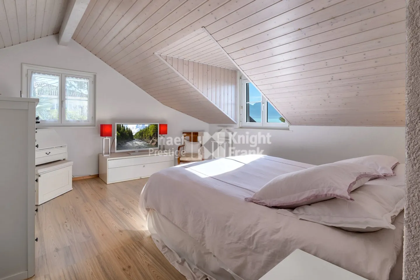 Exklusiv! Geräumige 7.5-Zimmer-Villa in Brent / Montreux zum Verkauf - Foto 10 von 12