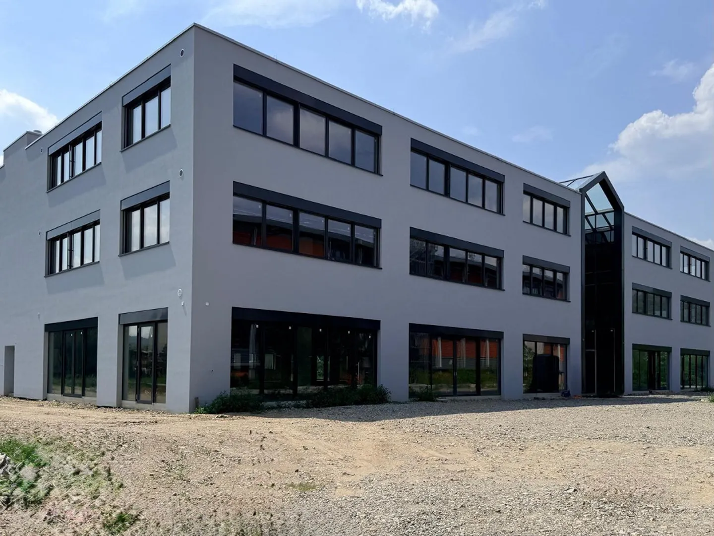 NOUVEAU ESPACE ARTISANAL/COMMERCIAL MODULABLE À MENDRISIO - Photo 1 sur 13