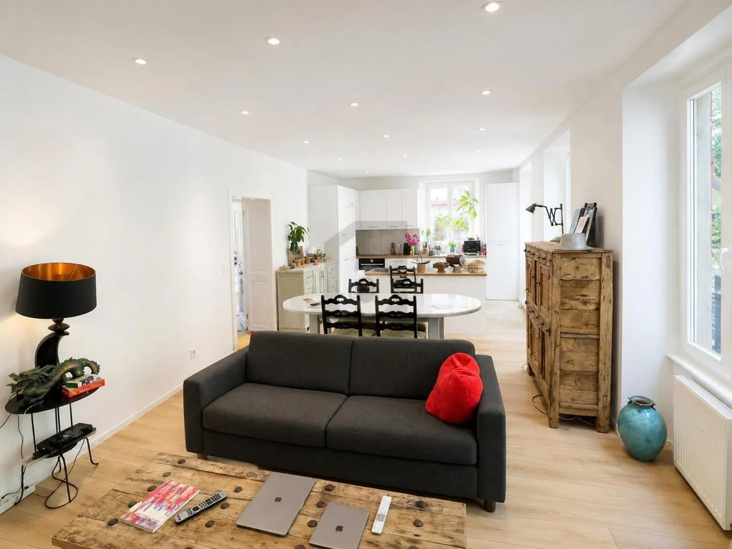 CHARM AND MODERNITY - Photo 1 of 6