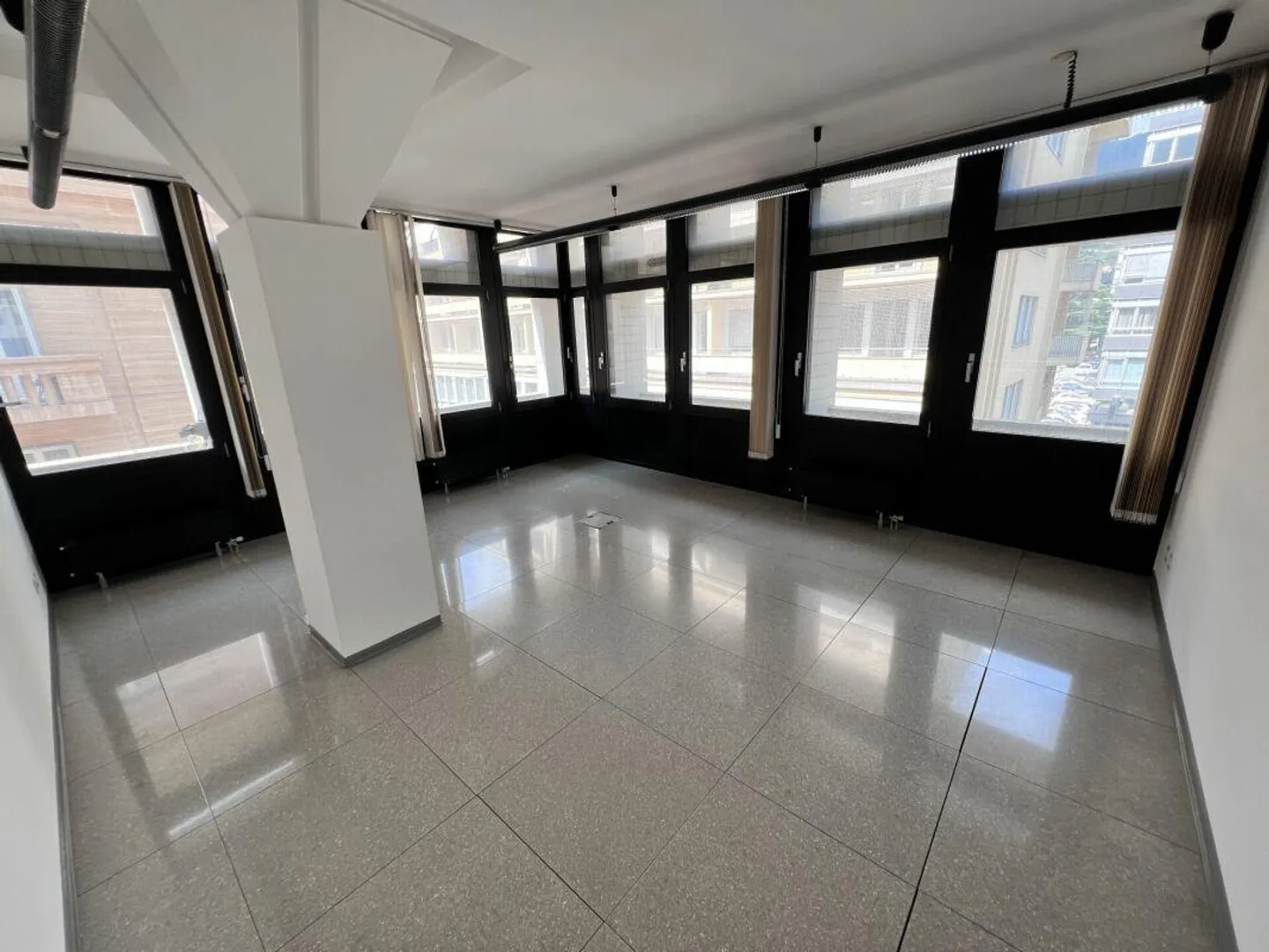 Ufficio nel centro di Chiasso di fronte alla stazione FFS - Foto 6 di 8