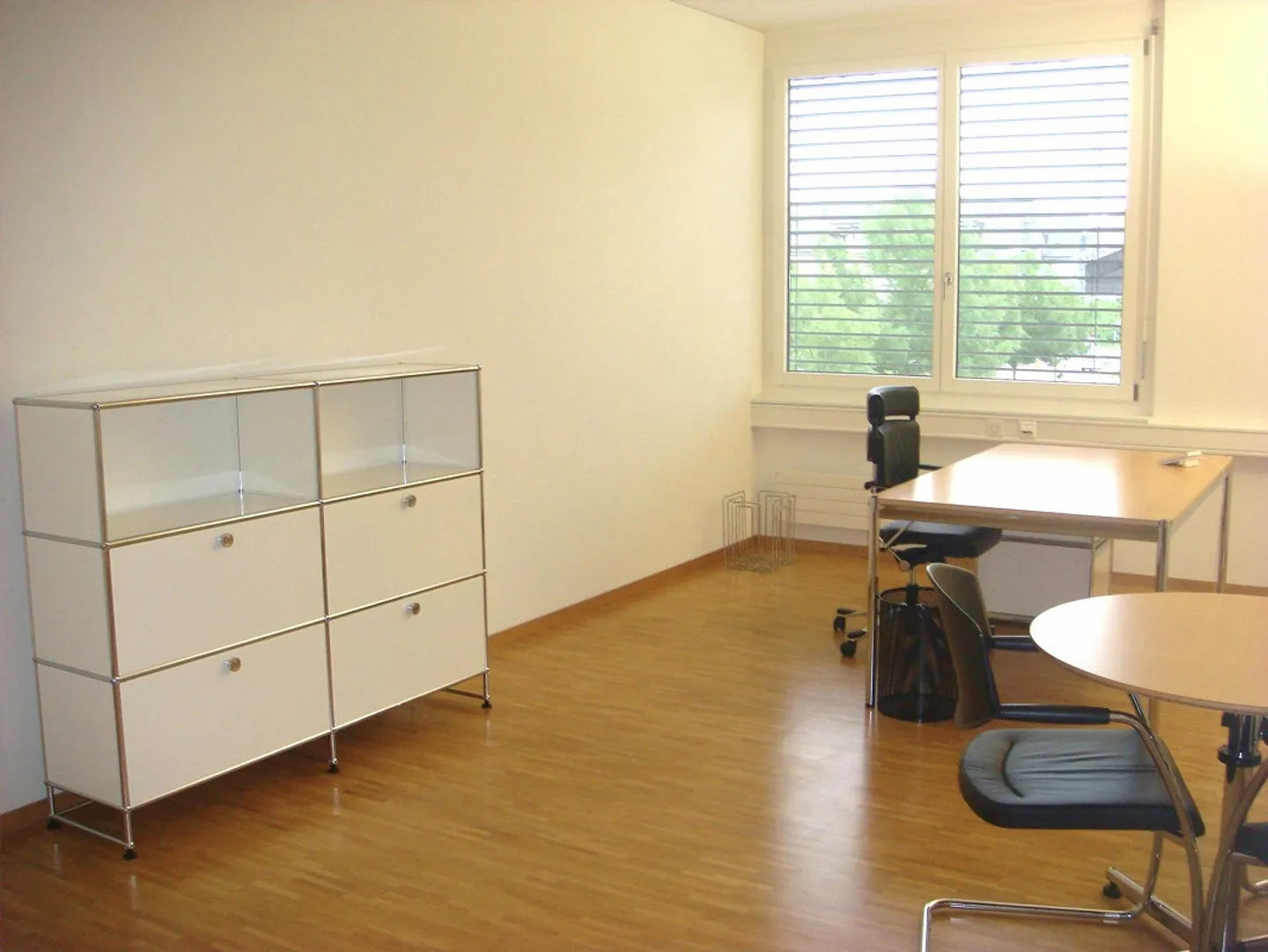 Office 36m2 CHF 1290 excl. NK or open space workplace from CHF 300 - Photo 3 of 9