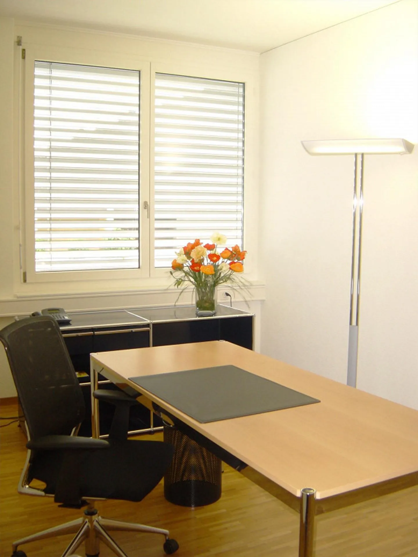 Office 36m2 CHF 1290 excl. NK or open space workplace from CHF 300 - Photo 4 of 9