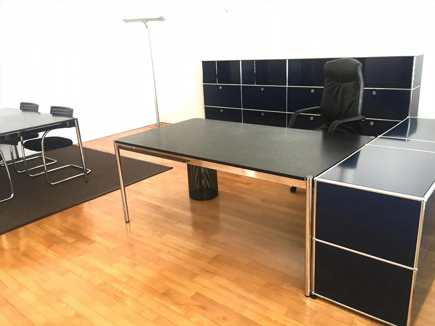 Office 36m2 CHF 1290 excl. NK or open space workplace from CHF 300 - Photo 2 of 9
