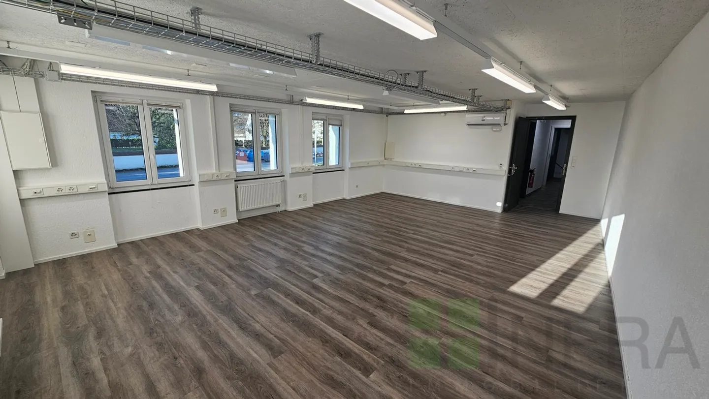 Offices of 80 m2 - Photo 1 of 23