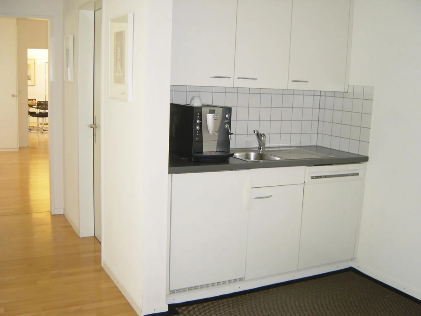 Office 36m2 CHF 1290 excl. NK or open space workplace from CHF 300 - Photo 5 of 9
