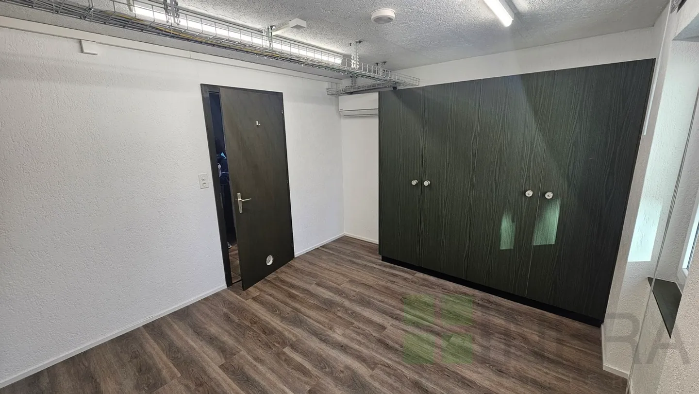 Offices of 80 m2 - Photo 6 of 23