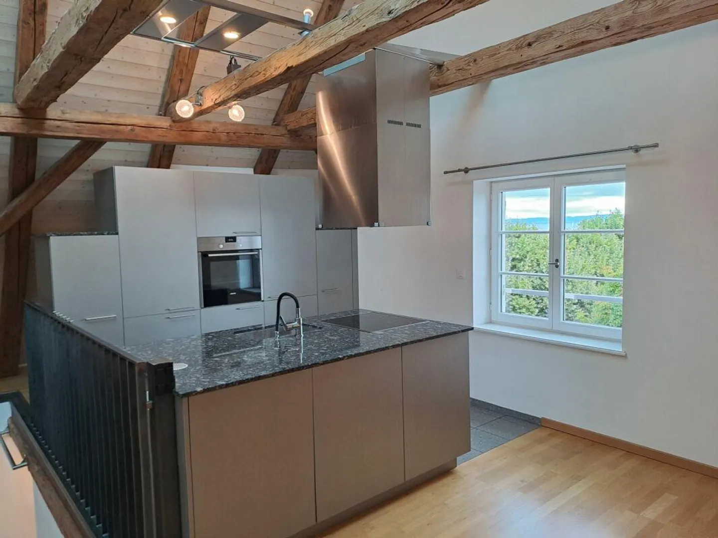 Charmante Maisonettewohnung in erster Reihe am See - Foto 3 von 11