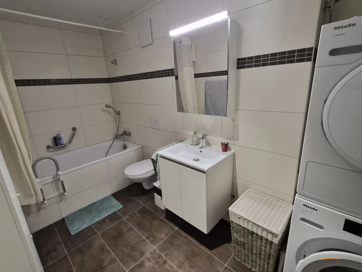 Appartement spacieux 4.5 pièces - Photo 6 sur 9