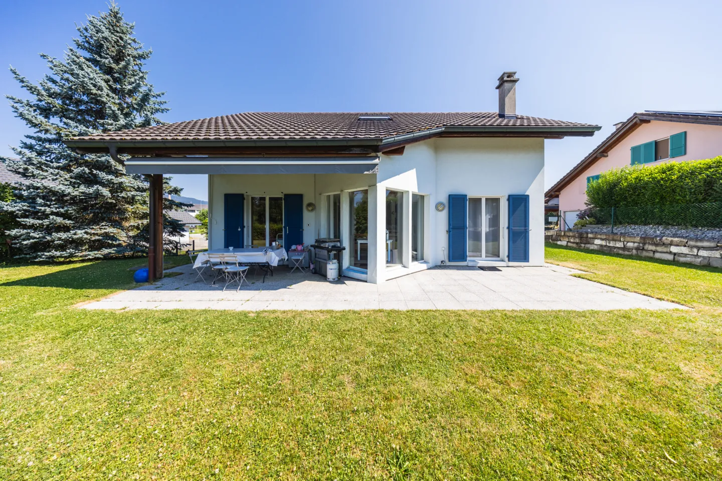Villa indipendente su un magnifico lotto alberato - Foto 2 di 13