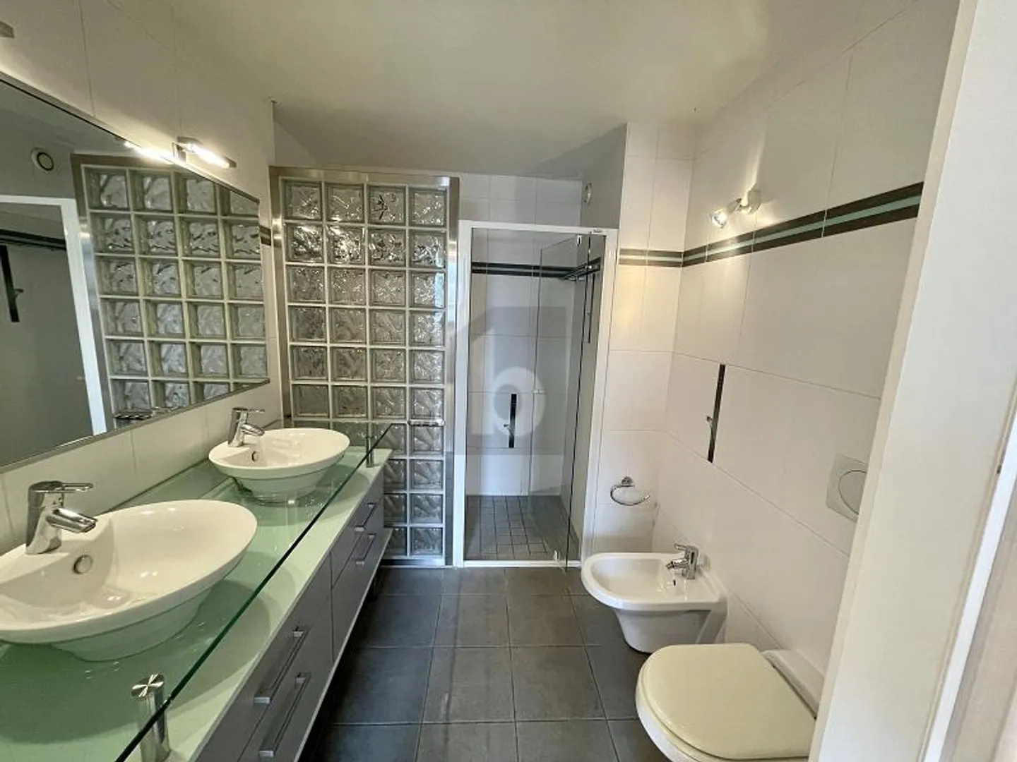 Top Floor 7 Rooms - Photo 4 of 6