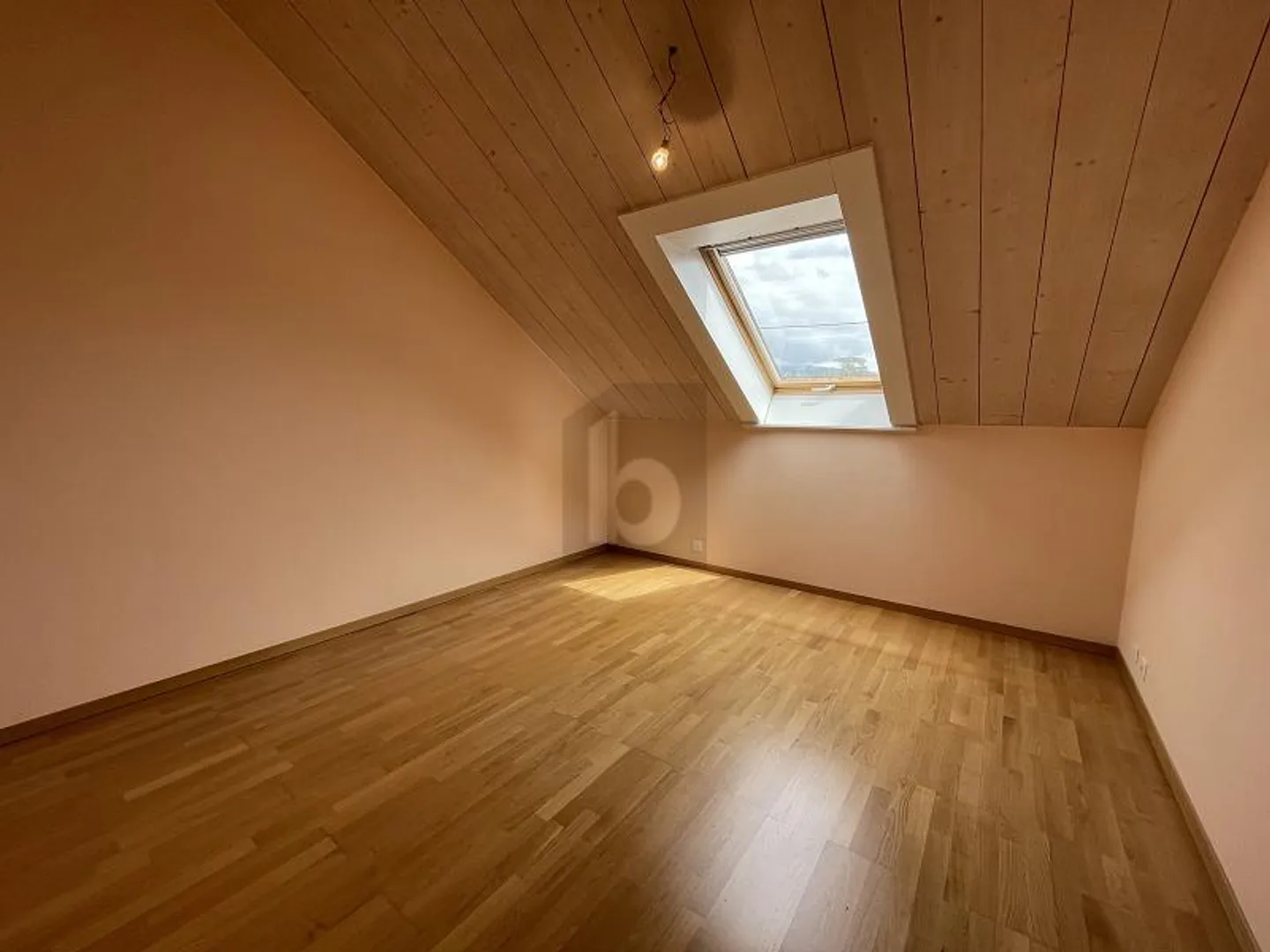 Top Floor 7 Rooms - Photo 5 of 6