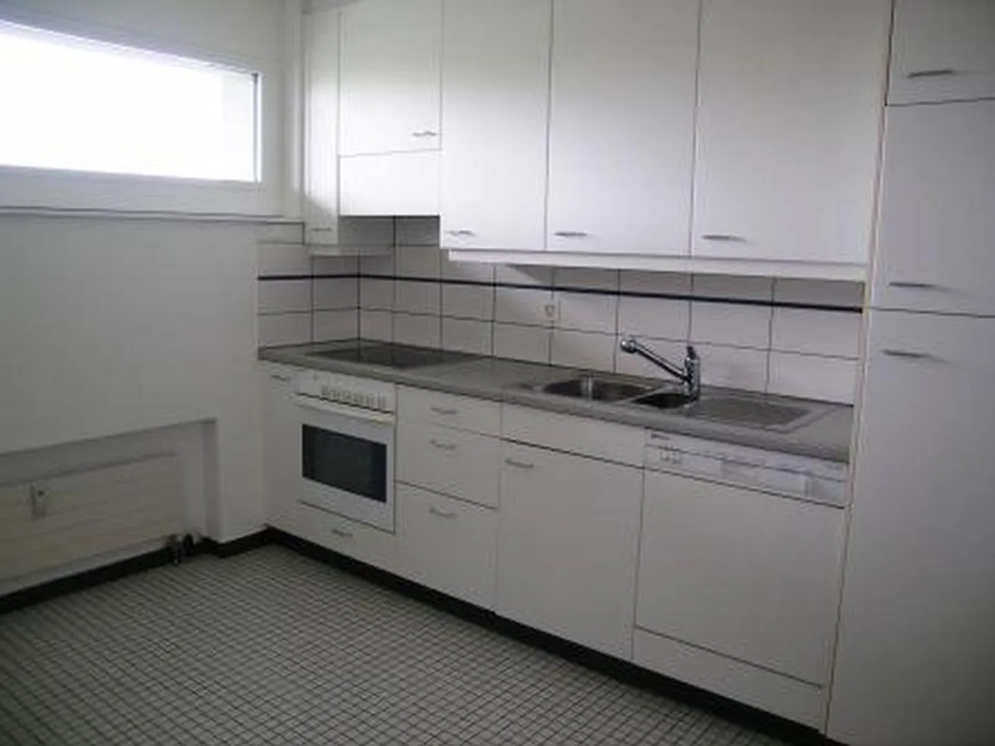 Appartement spacieux avec vue dans le quartier Mischeli - Photo 2 sur 9