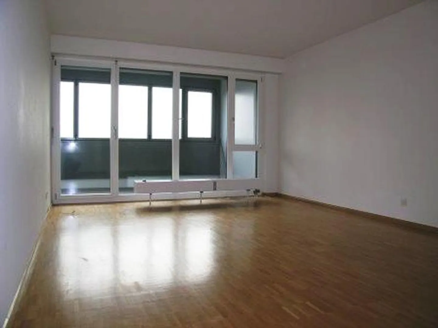 Appartement spacieux avec vue dans le quartier Mischeli - Photo 3 sur 9