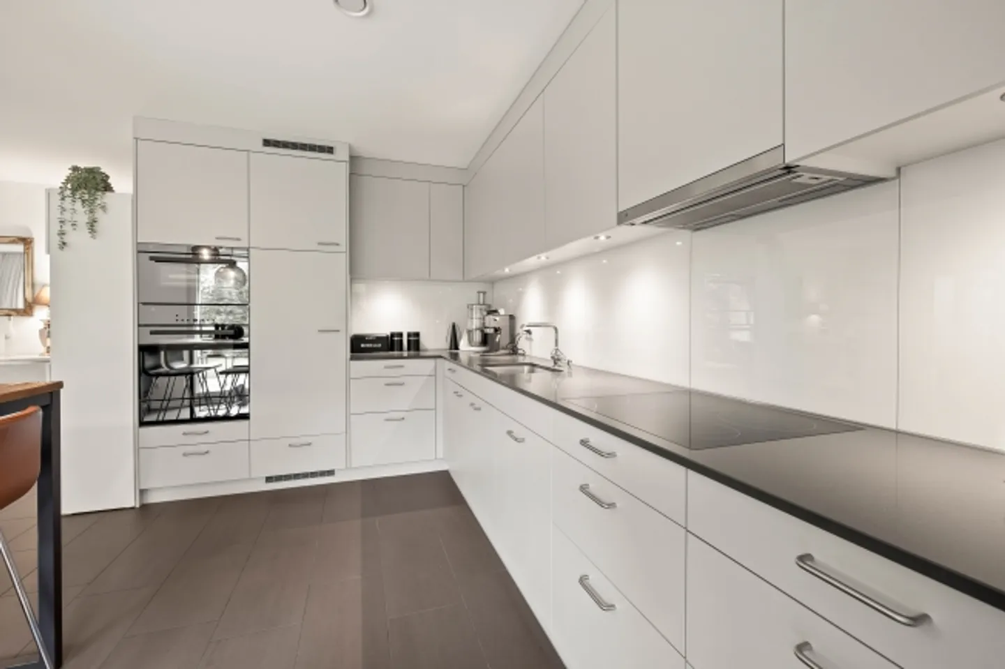 APPARTAMENTO MODERNO CON GIARDINO DIRETTAMENTE SULL'AARE - Foto 5 di 8