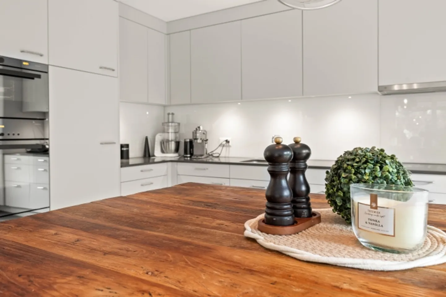 APPARTAMENTO MODERNO CON GIARDINO DIRETTAMENTE SULL'AARE - Foto 6 di 8