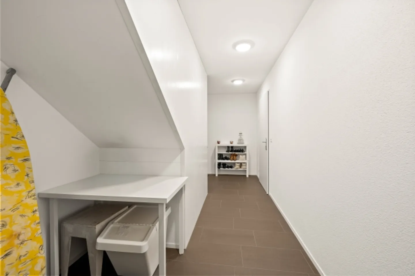 APPARTAMENTO MODERNO CON GIARDINO DIRETTAMENTE SULL'AARE - Foto 7 di 8