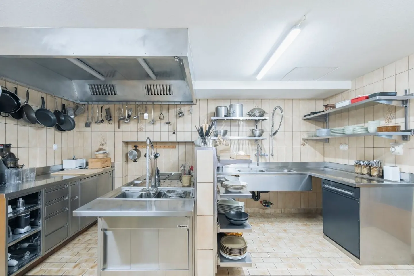 PROPRIETÀ STORICA CON FASCINO, STORIA E POTENZIALE ECCEZIONALE - Foto 6 di 13