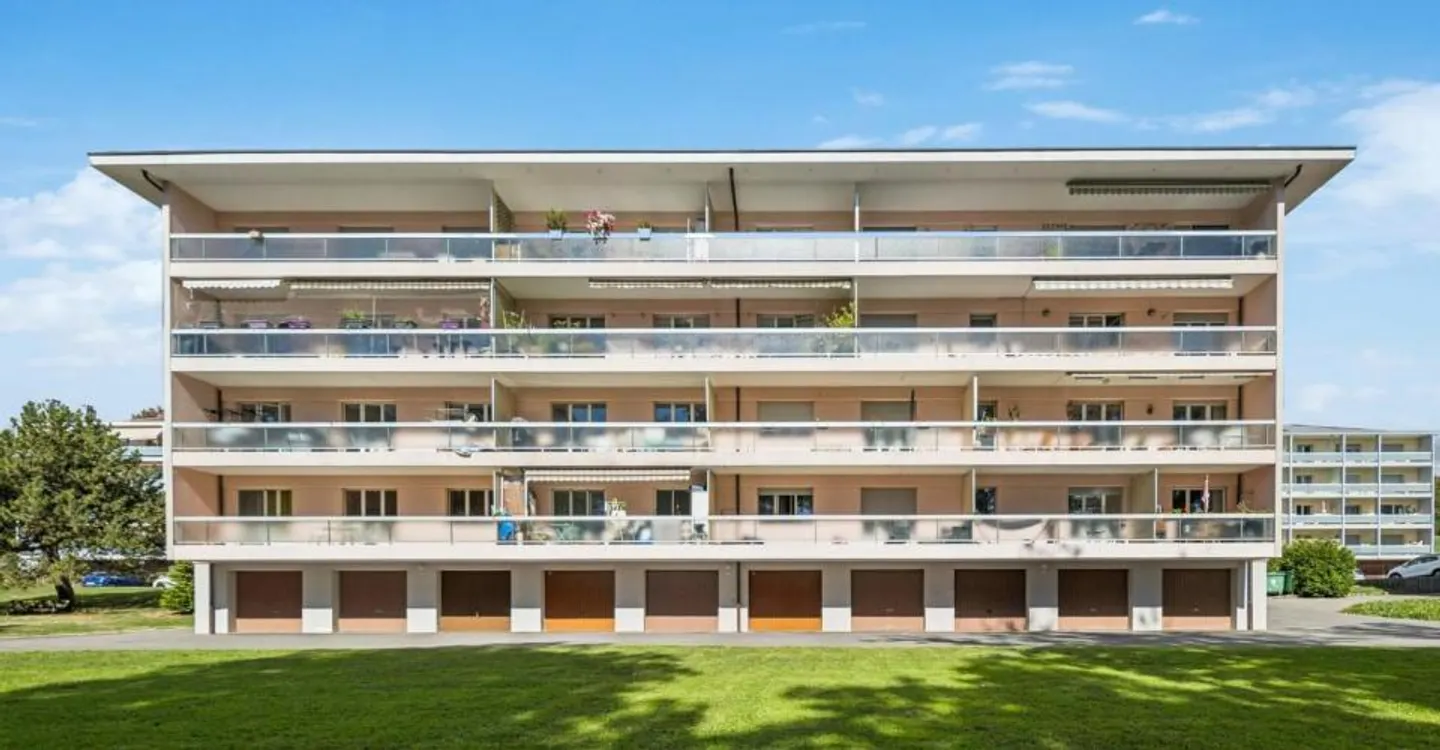 Ideal situation for this spacious apartment - Photo 1 of 12