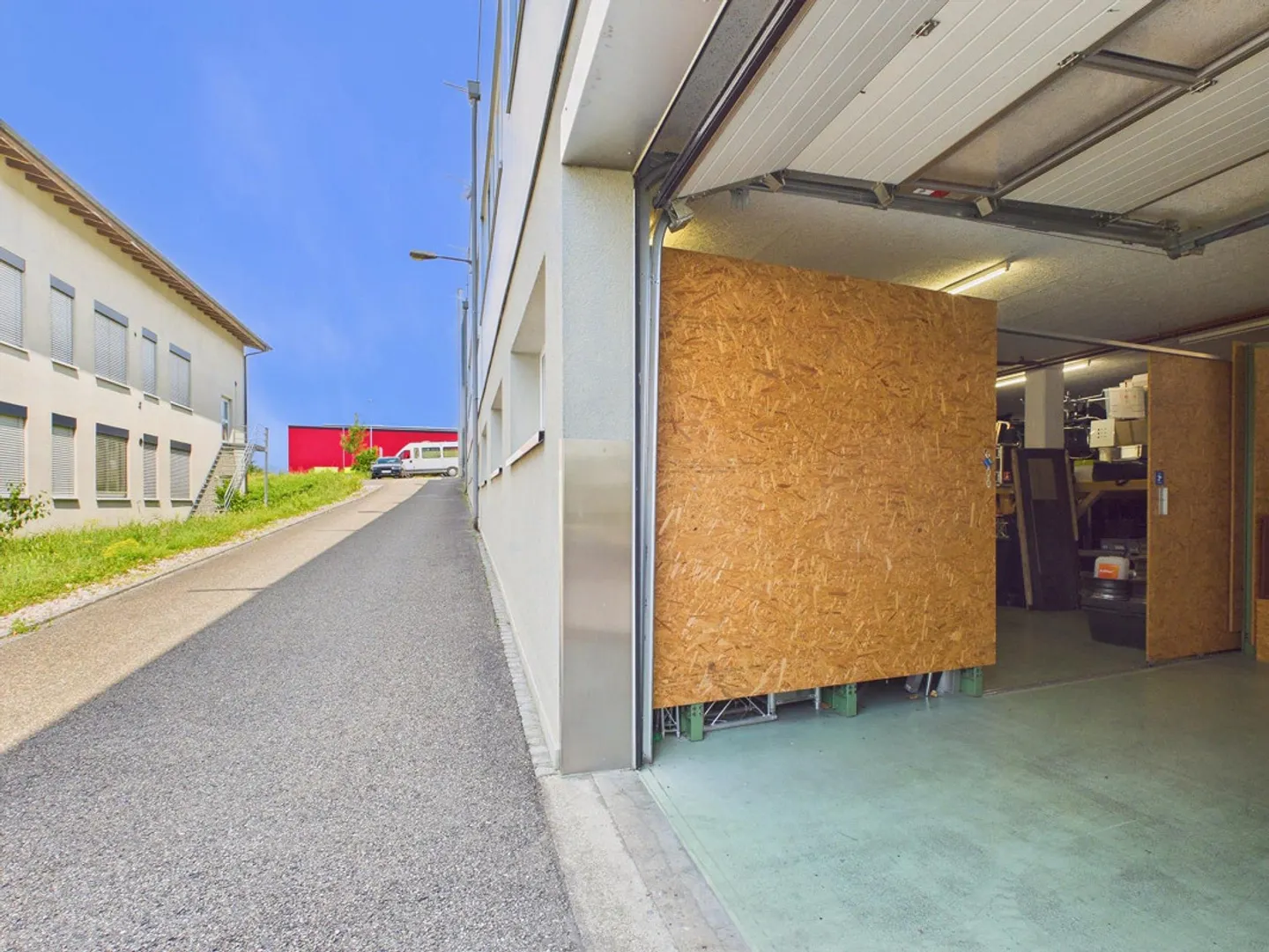 Attractive commercial space with wet area and parking / electricity & water included - Photo 4 of 9