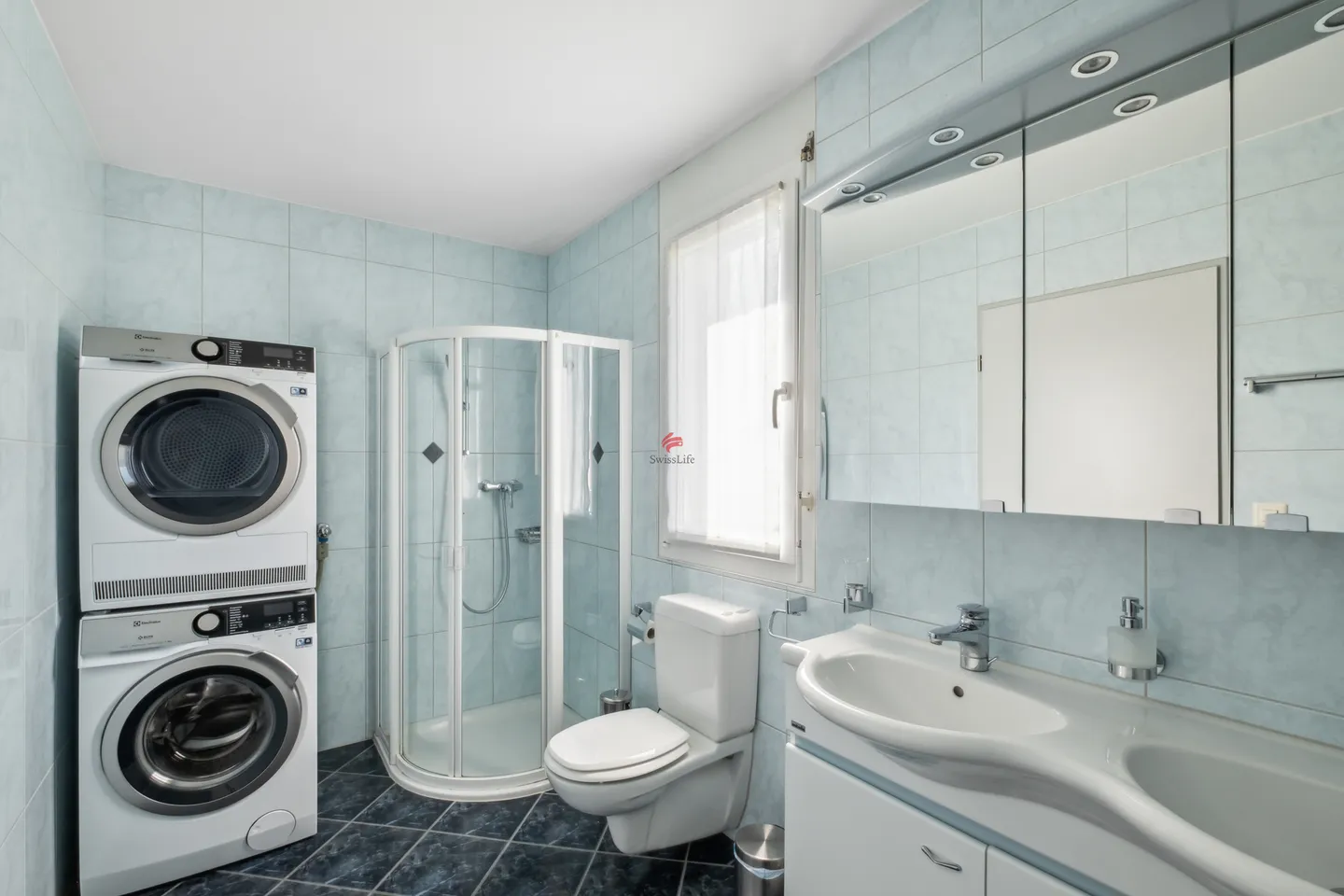 Your new home - stylish, spacious, perfect! - Photo 10 of 11