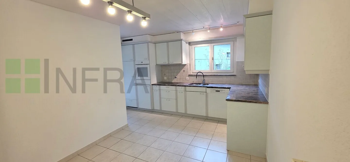 Casa con 6 camere, grande giardino e studio indipendente - Foto 2 di 25