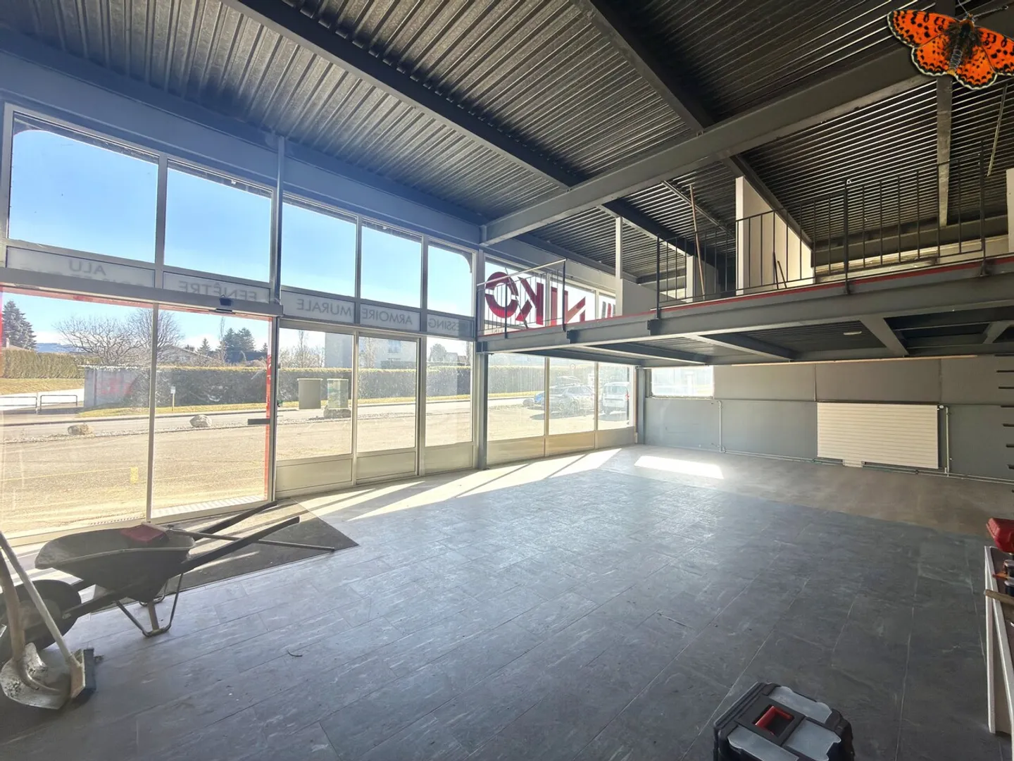 Spazio commerciale con alta visibilità - Foto 4 di 14