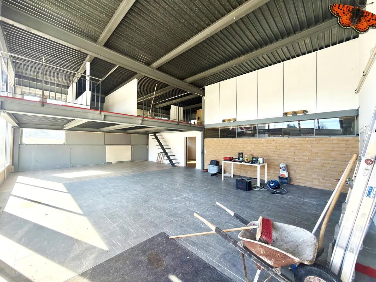 Spazio commerciale con alta visibilità - Foto 3 di 14