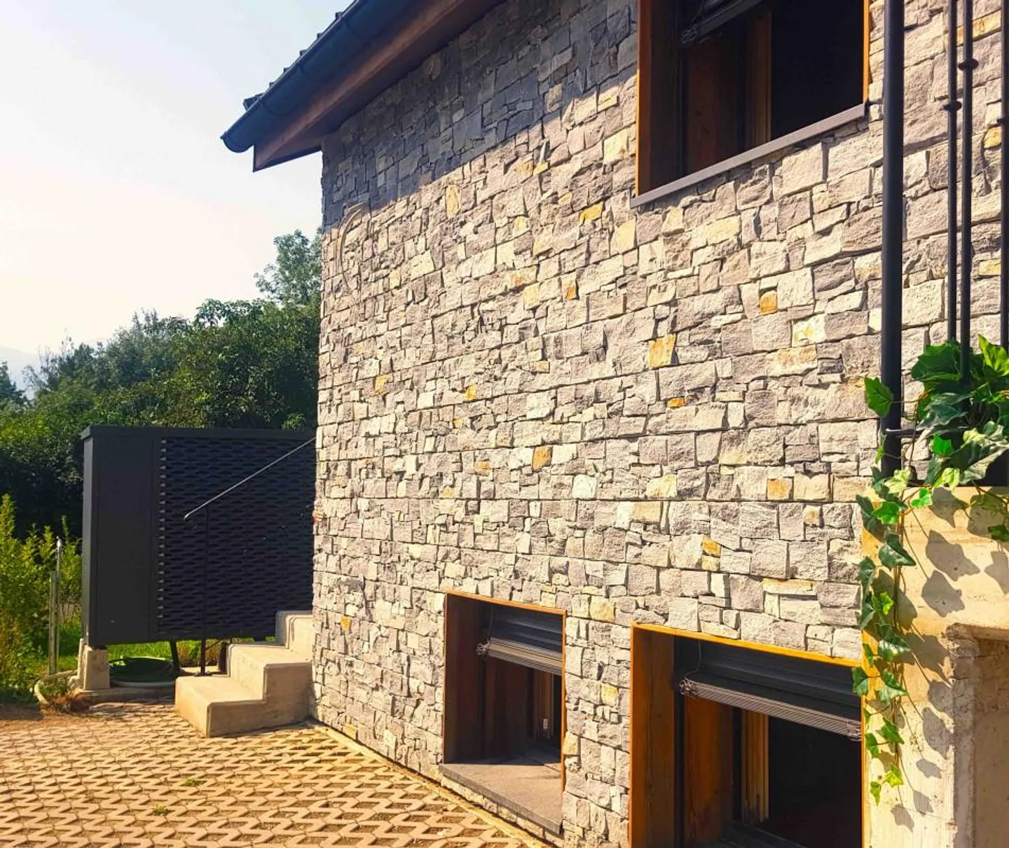 New adjoining house with 3.5 rooms, 2 parking spaces and 1 cellar - Photo 3 of 15