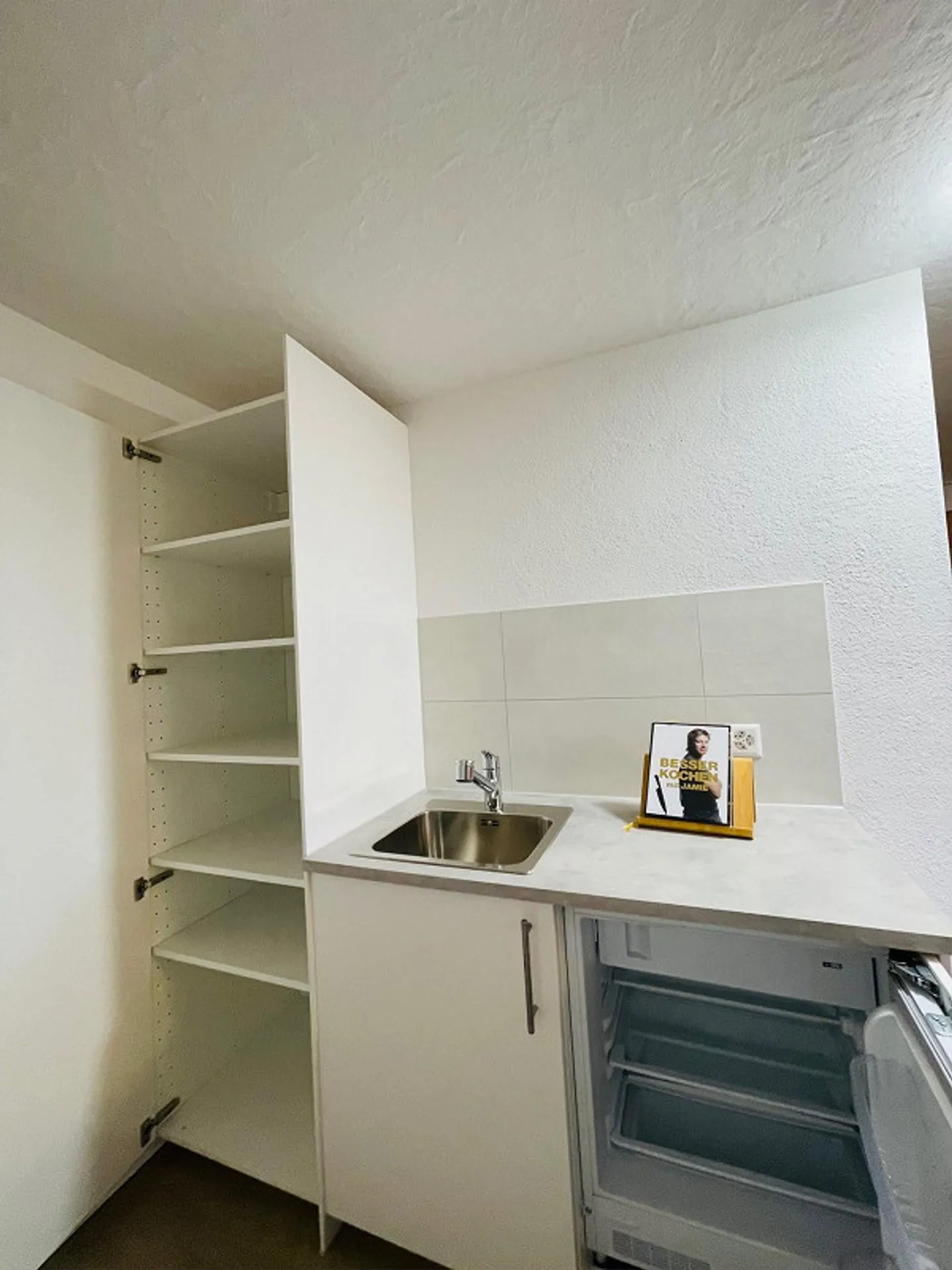 1 Room Studio - Photo 5 of 7