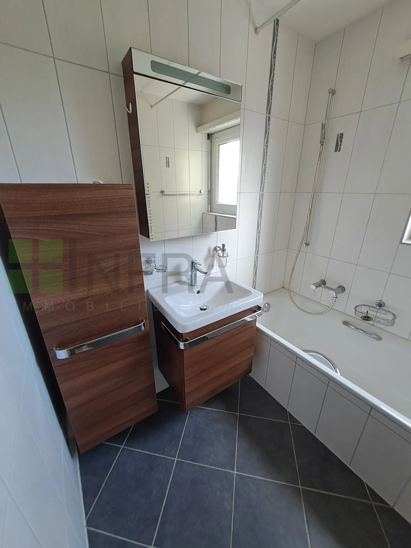 Casa con 6 camere, grande giardino e studio indipendente - Foto 8 di 25