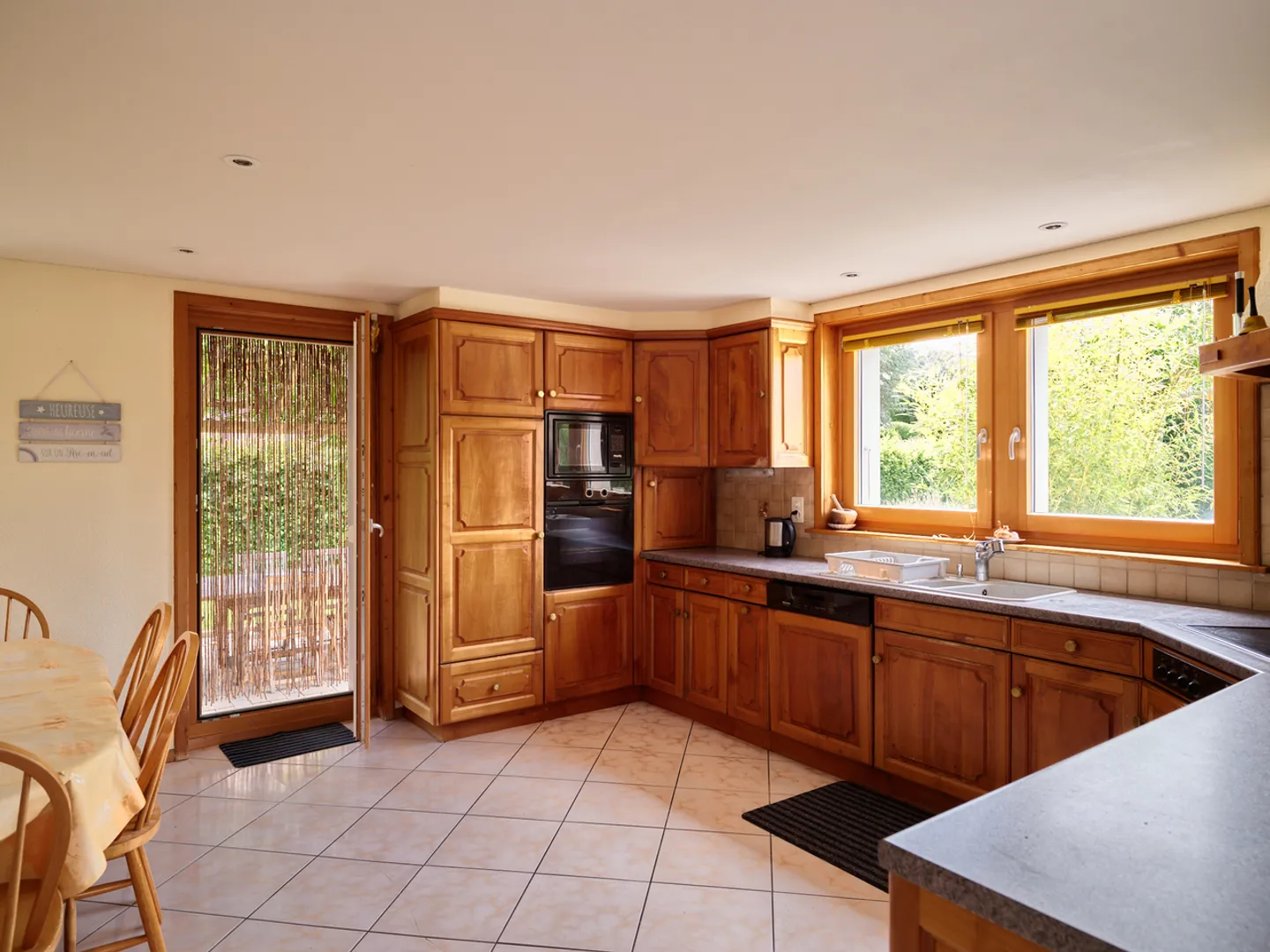 Geräumiges 6,5-Zimmer-Haus mit unabhängigem Studio - Foto 5 von 13