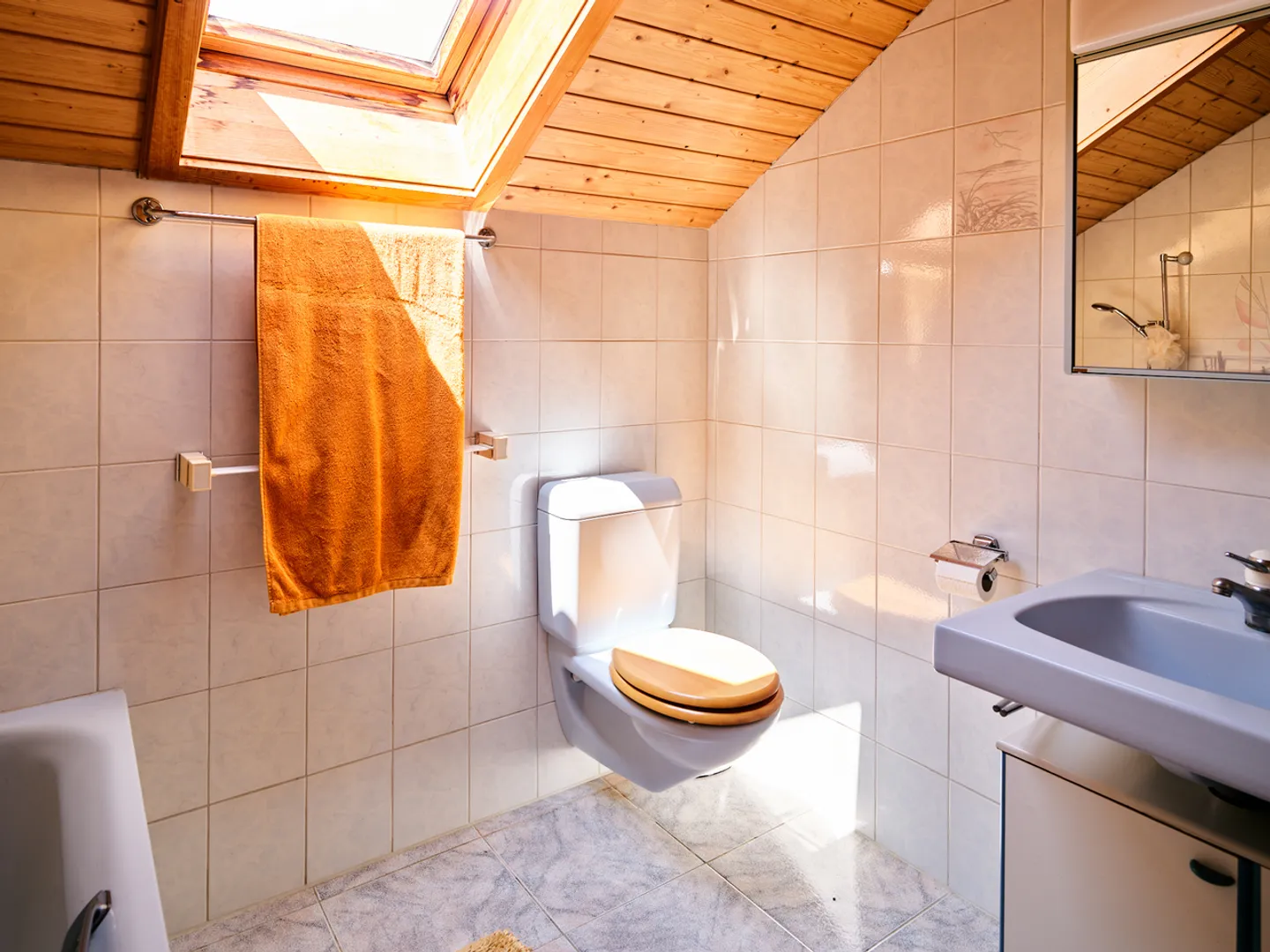 Geräumiges 6,5-Zimmer-Haus mit unabhängigem Studio - Foto 8 von 13