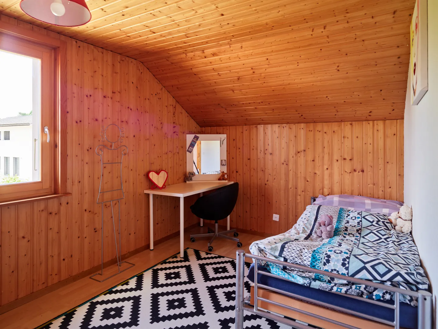 Geräumiges 6,5-Zimmer-Haus mit unabhängigem Studio - Foto 10 von 13