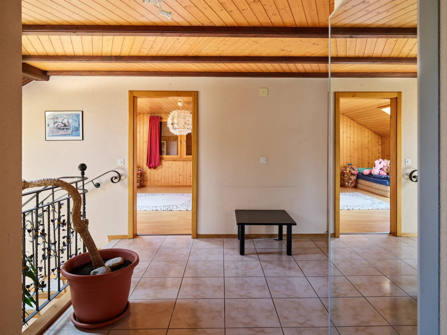 Geräumiges 6,5-Zimmer-Haus mit unabhängigem Studio - Foto 11 von 13