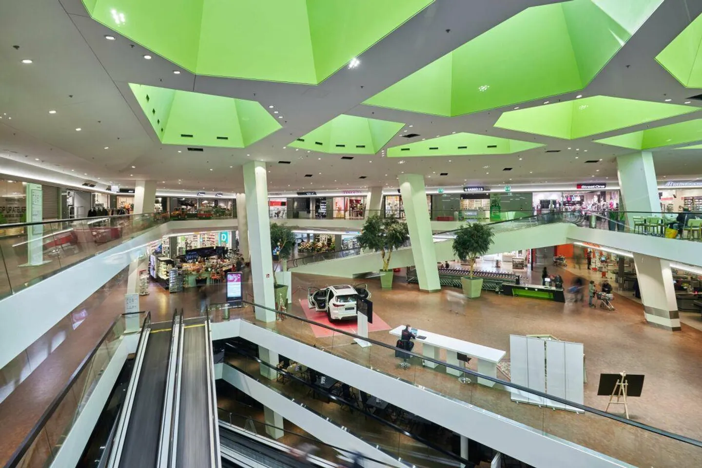 Attractive Retail Space in Rosenberg Shopping Center - Photo 3 of 3