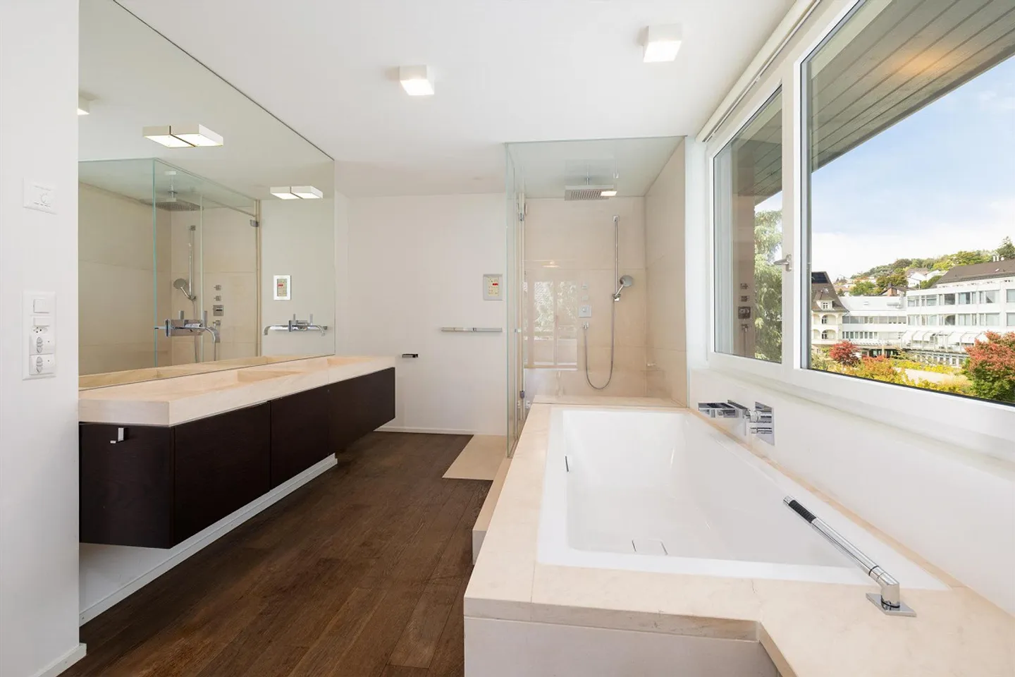 Esclusivo appartamento duplex di 5 stanze con vista sulla città e grande terrazza - Foto 4 di 12