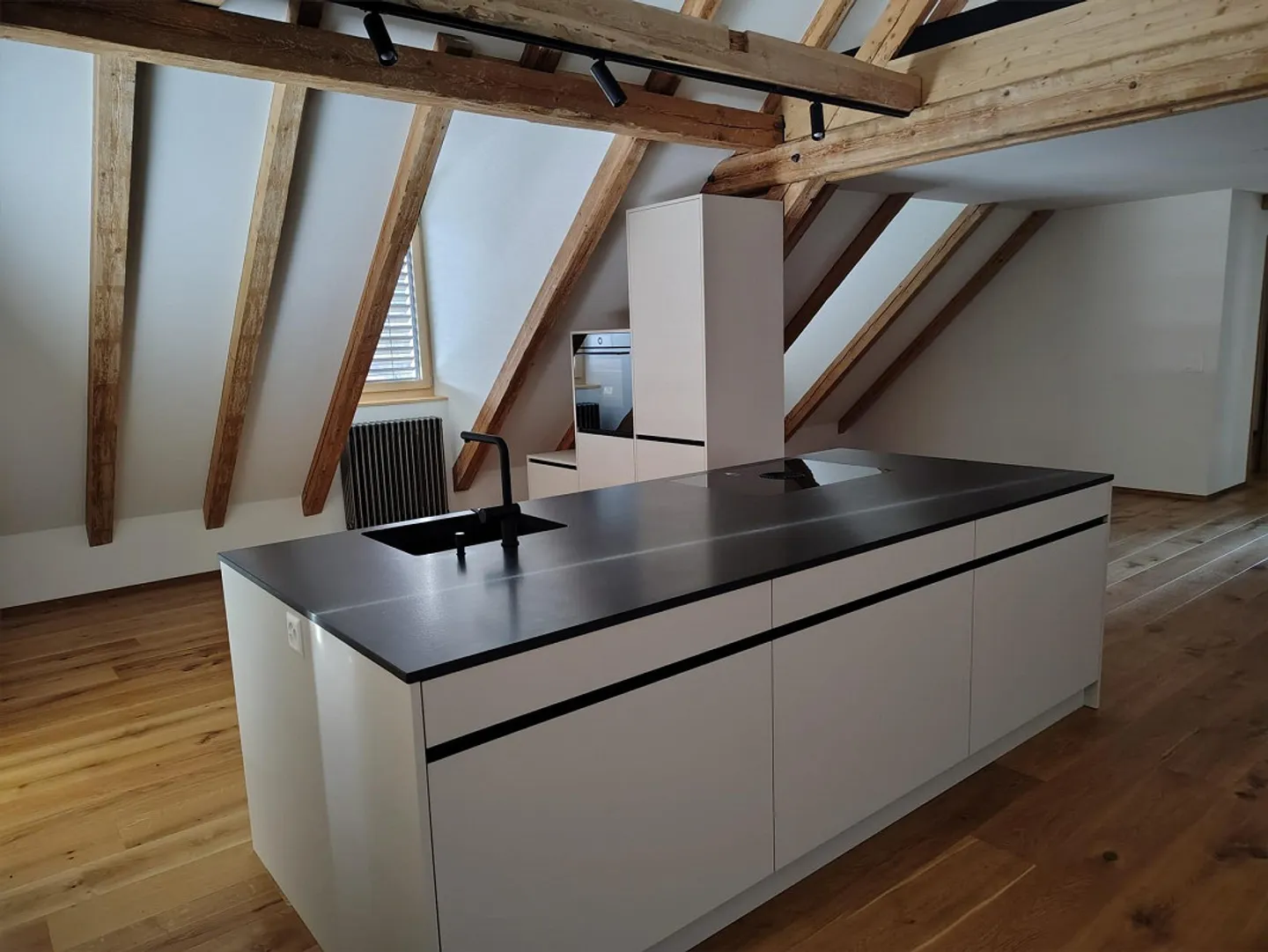 Prima occupazione luminoso attico di 4,5 stanze con balcone e giardino - Foto 2 di 15