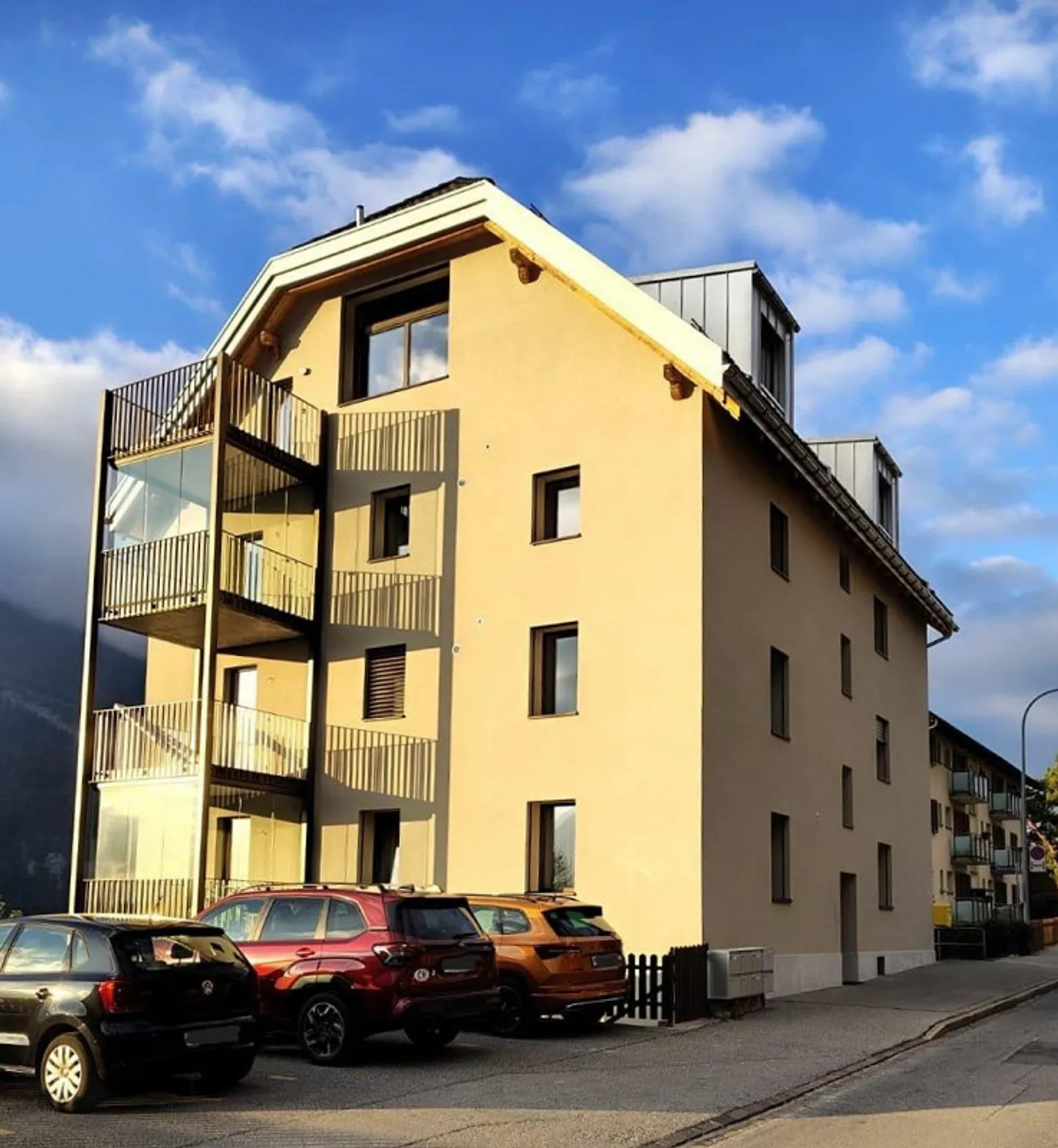 Prima occupazione luminoso attico di 4,5 stanze con balcone e giardino - Foto 3 di 15