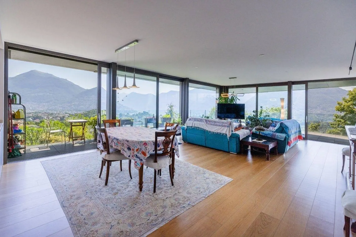 Penthouse di Lusso con Vista Lago - Foto 3 di 15