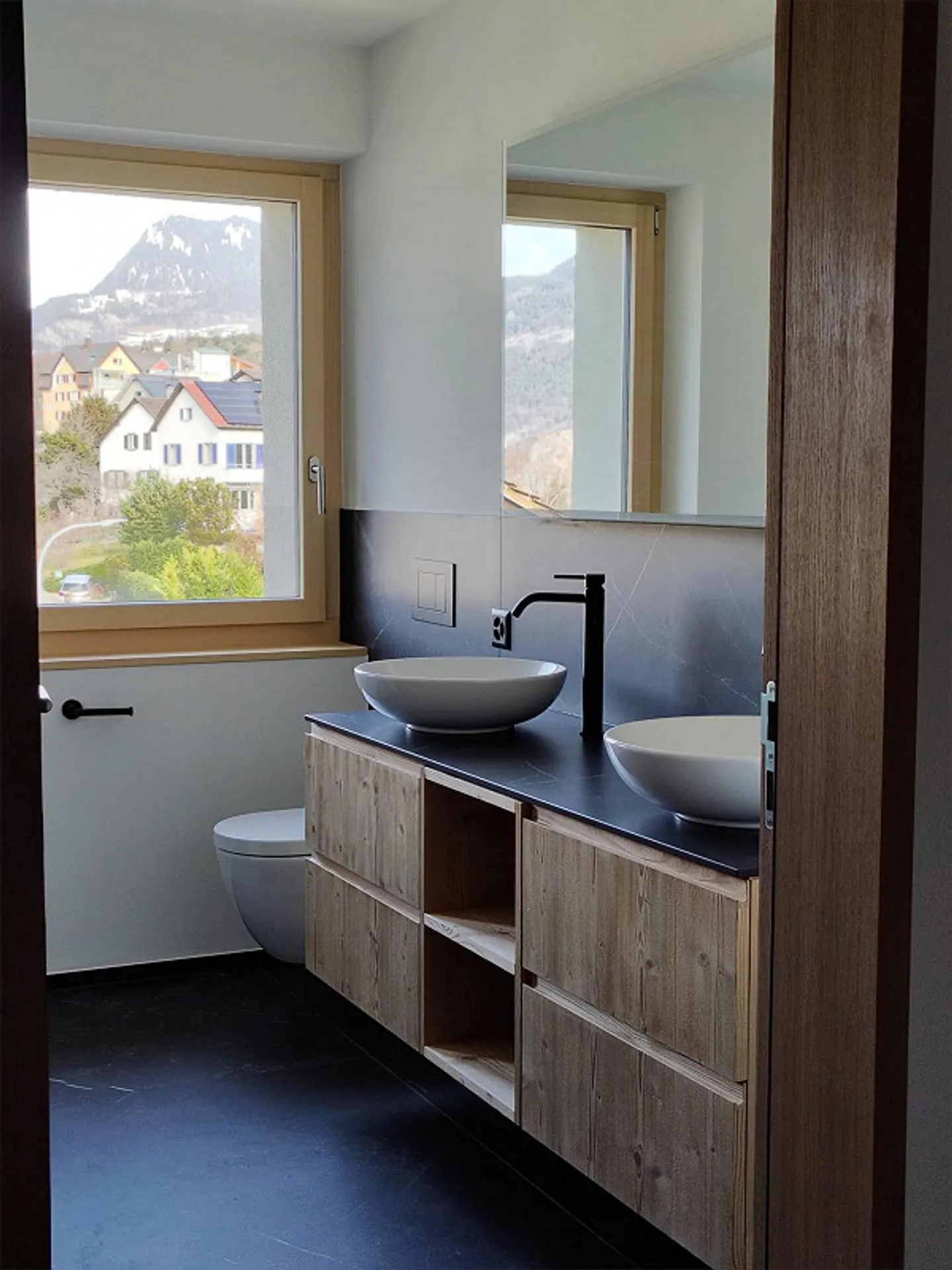 Prima occupazione luminoso attico di 4,5 stanze con balcone e giardino - Foto 7 di 15