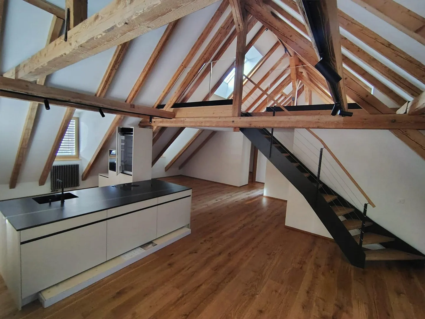 Prima occupazione luminoso attico di 4,5 stanze con balcone e giardino - Foto 4 di 15