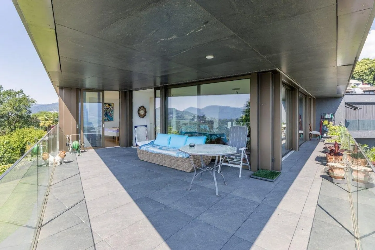 Penthouse di Lusso con Vista Lago - Foto 1 di 15