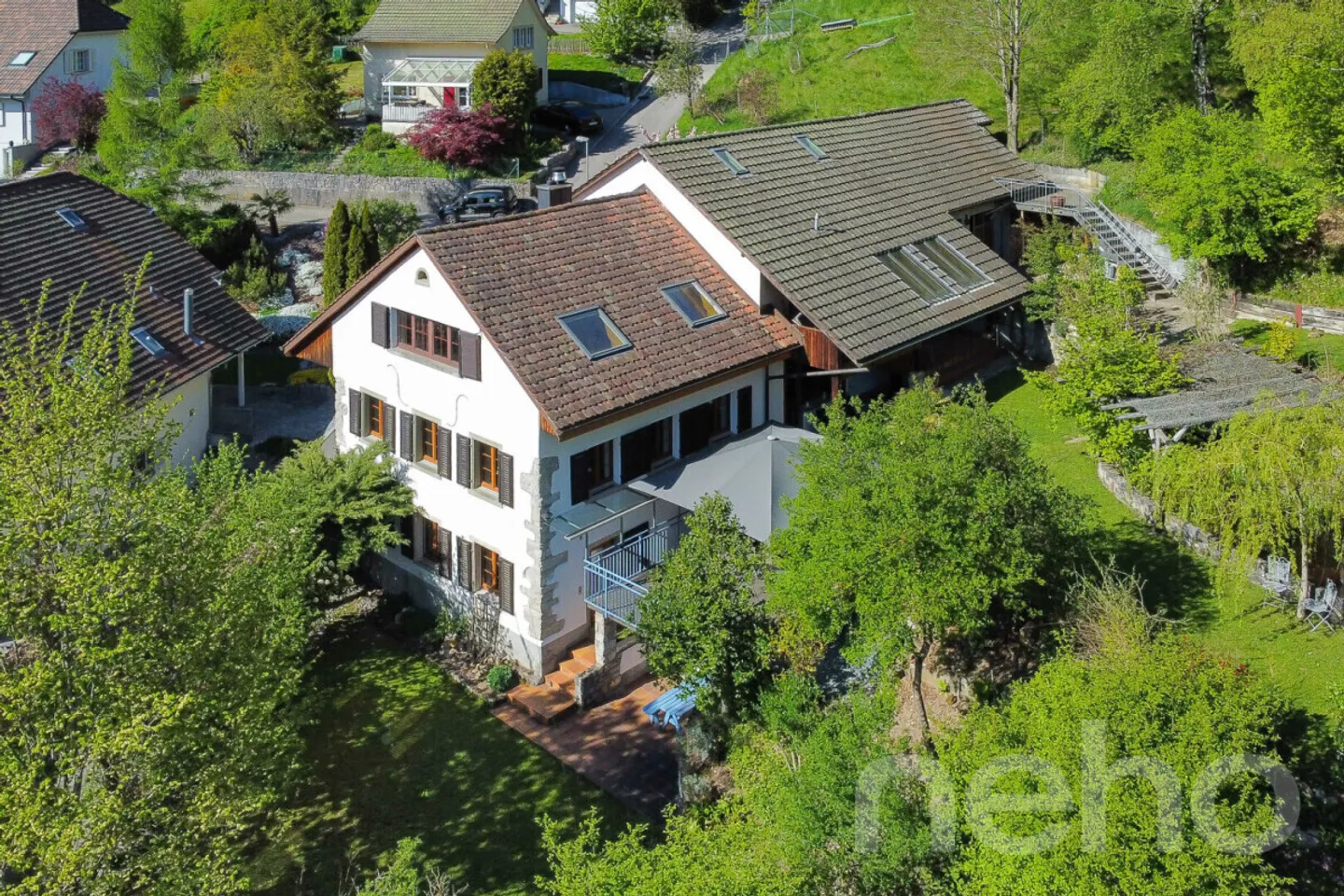 Casa storica con 6 stanze e appartamento con vista - Foto 2 di 12