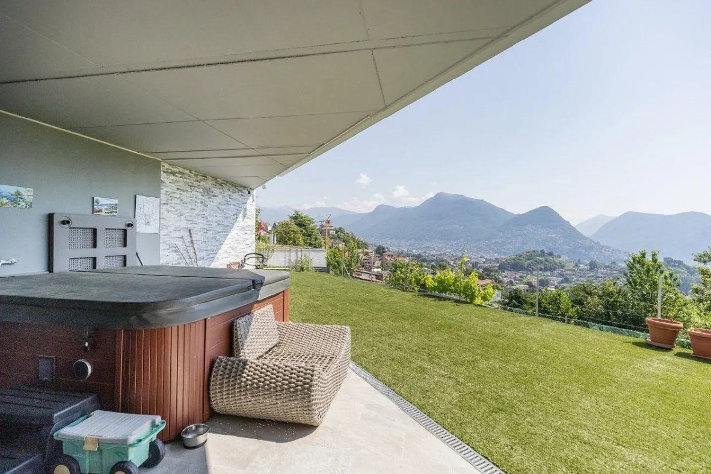 Penthouse di Lusso con Vista Lago - Foto 14 di 15