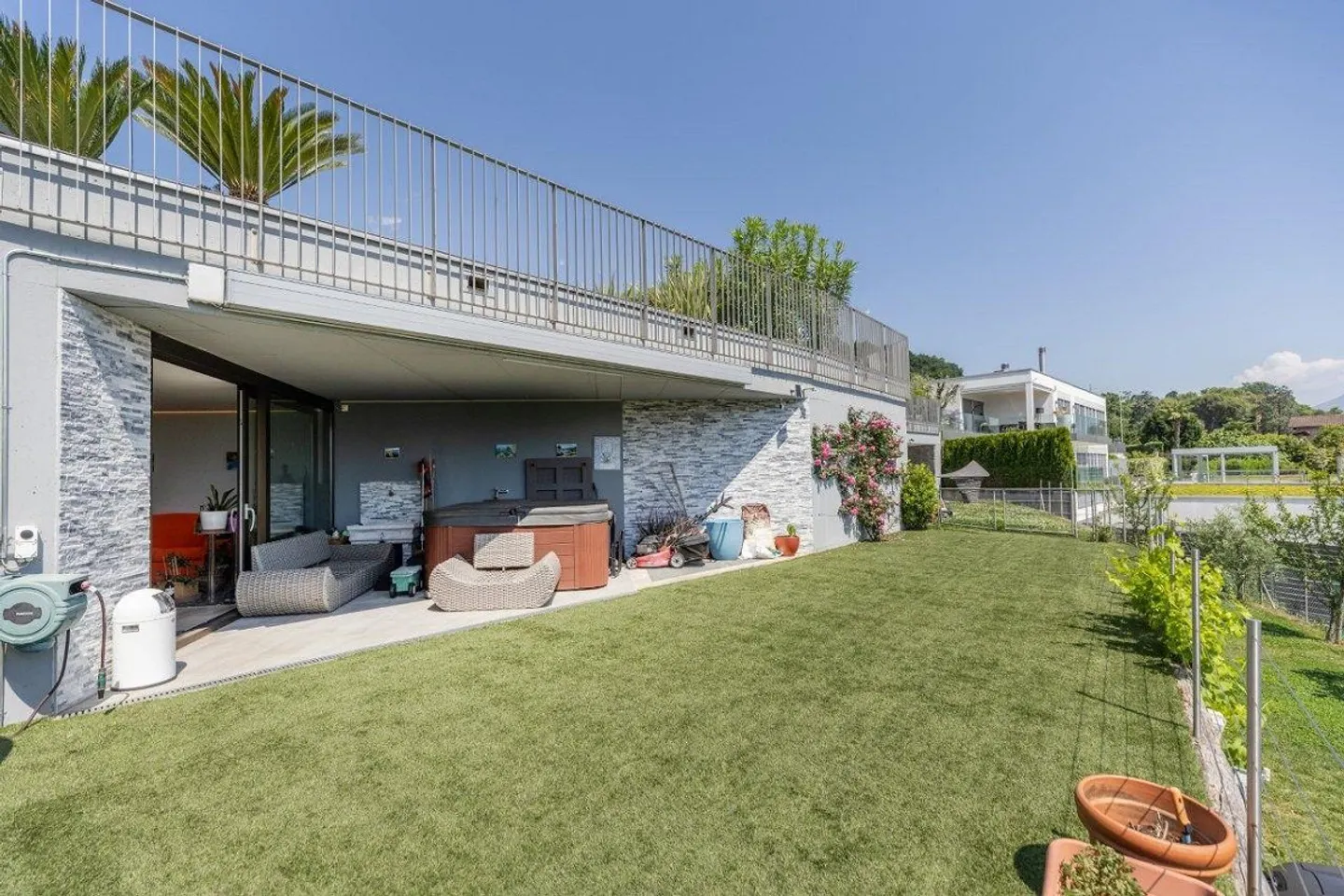 Penthouse di Lusso con Vista Lago - Foto 15 di 15
