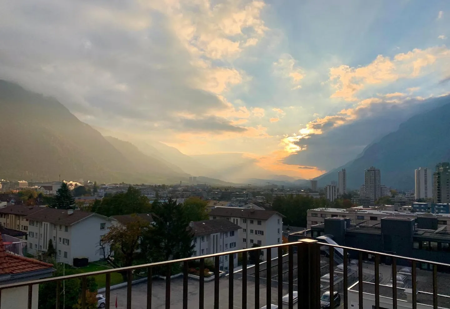 Prima occupazione luminoso attico di 4,5 stanze con balcone e giardino - Foto 14 di 15