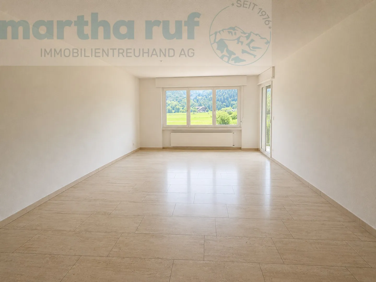 Spacious and bright 3.5-room apartment on the 1st floor. - Photo 2 of 9