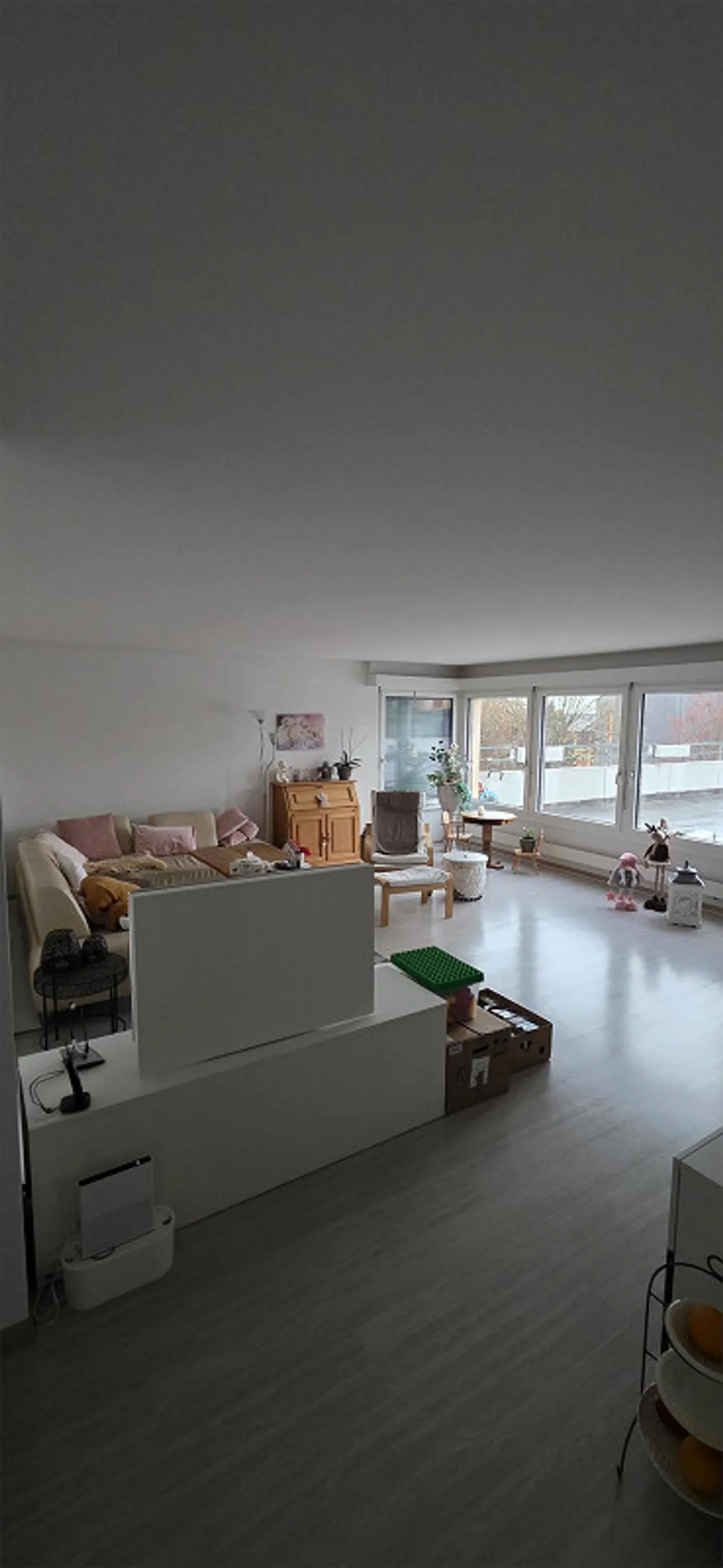 Ampio e luminoso appartamento di 4 stanze con grande terrazza e garage singolo - Foto 2 di 8