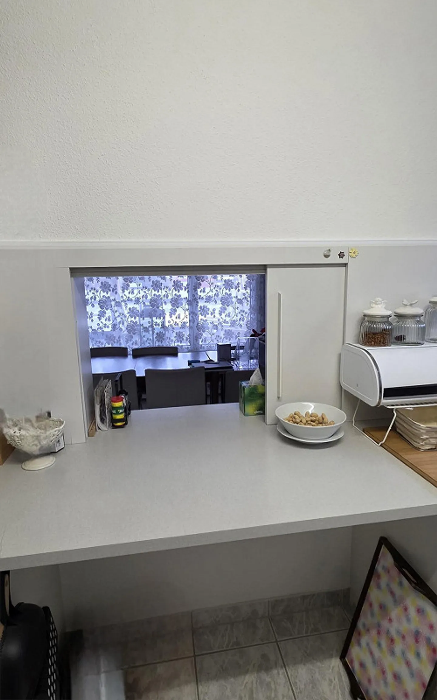 Ampio e luminoso appartamento di 4 stanze con grande terrazza e garage singolo - Foto 6 di 8