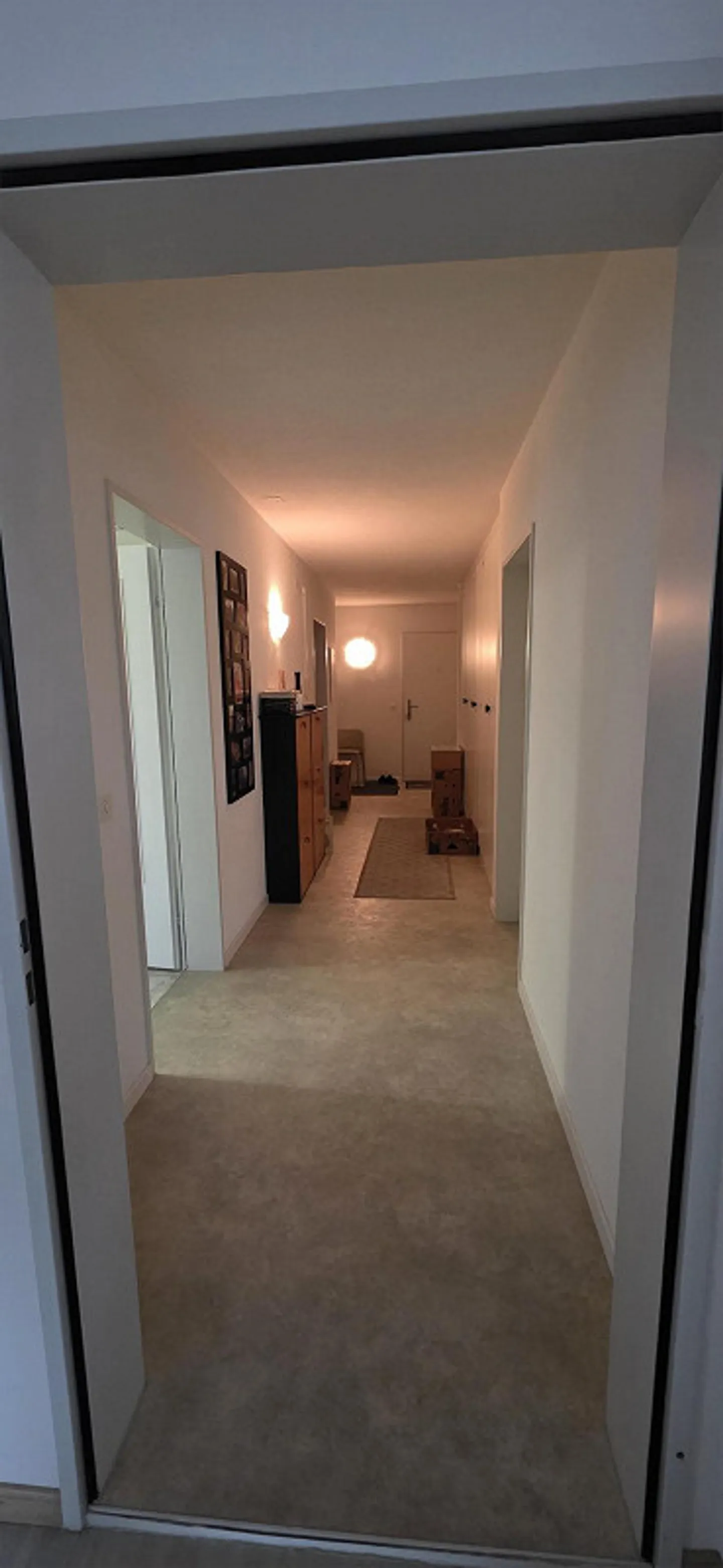 Ampio e luminoso appartamento di 4 stanze con grande terrazza e garage singolo - Foto 7 di 8